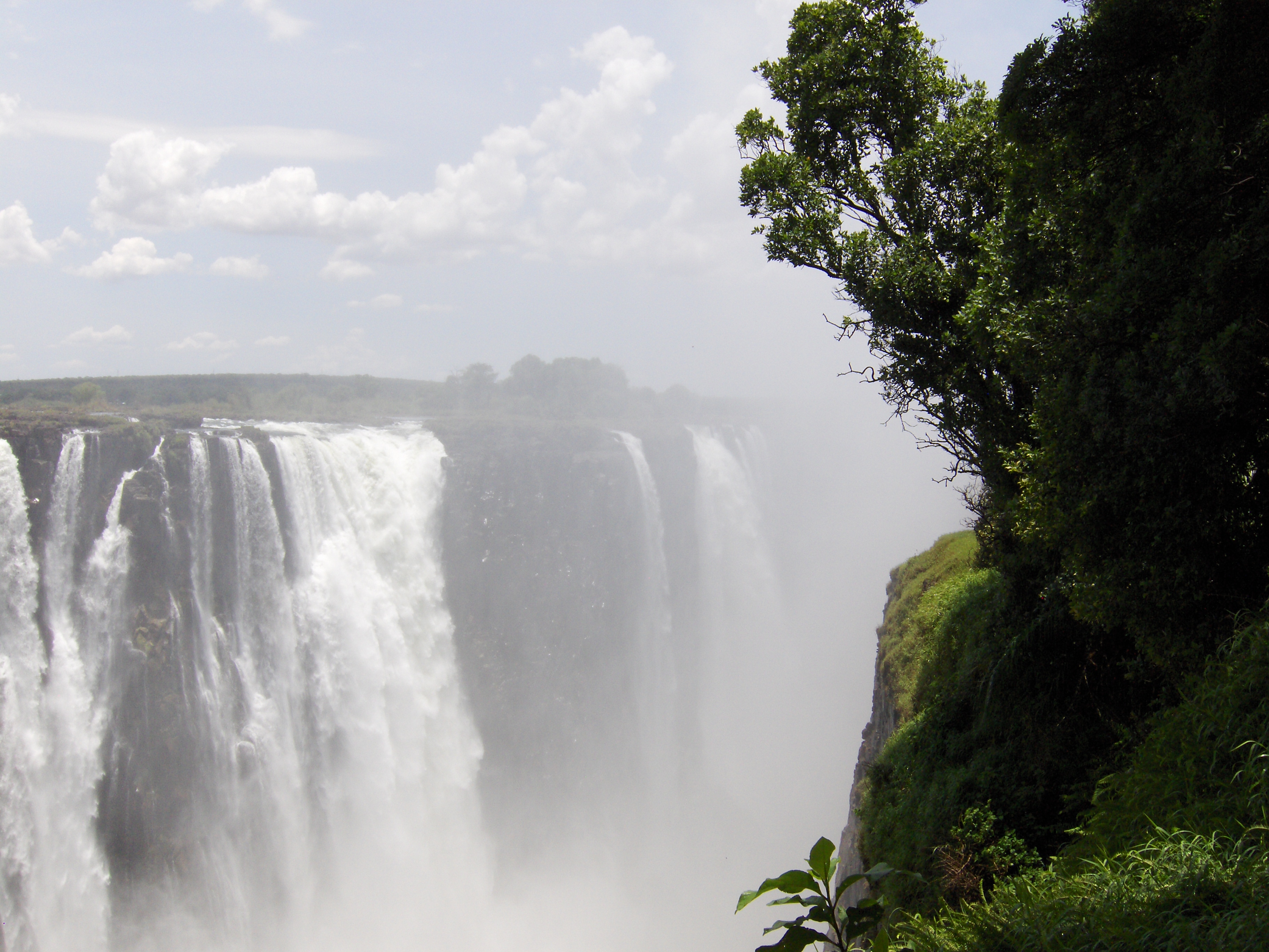 mosi ao tunya the smoke that thunders zimbabwe victoria falls