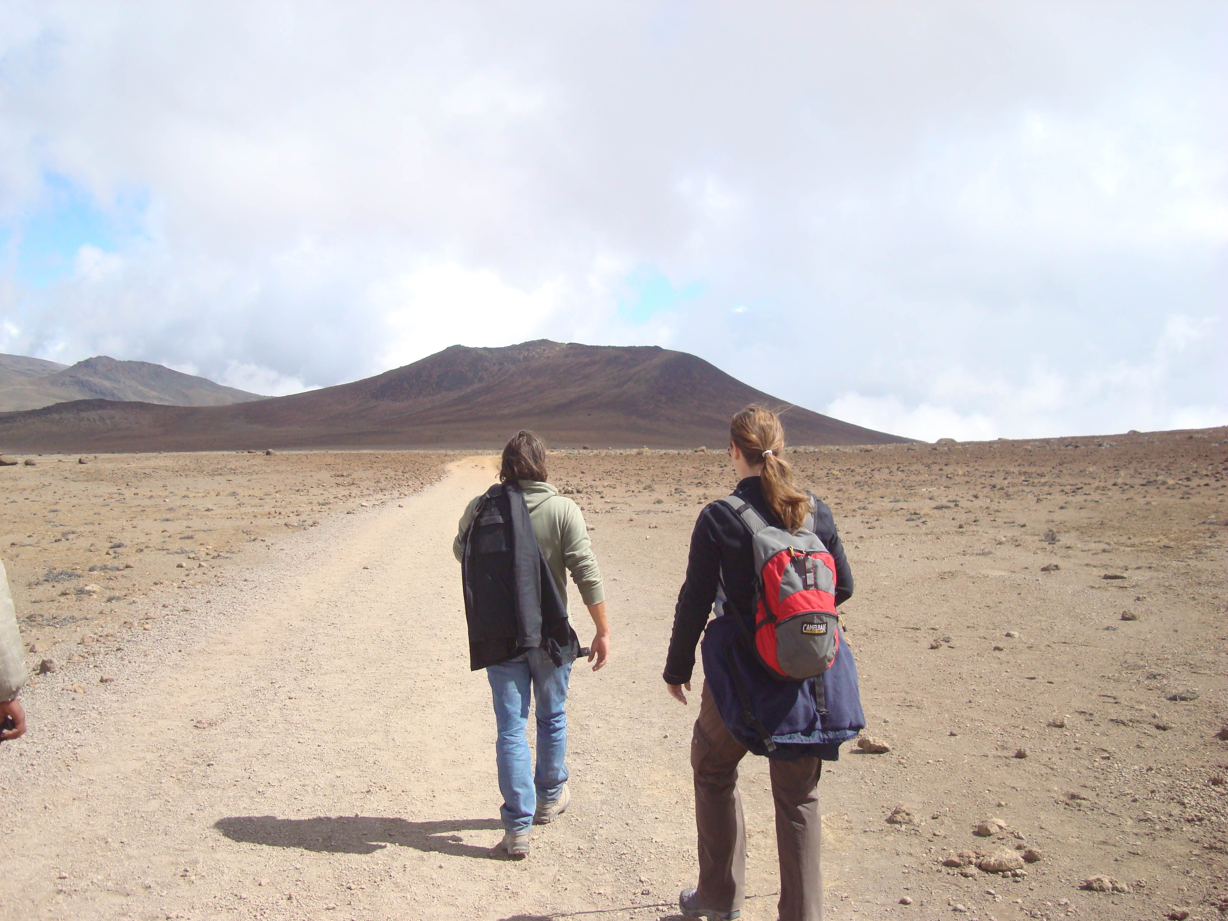 hikers walking mount kilimanjaro tanzania