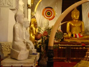 temple of buddha's sacred tooh kandy sri lanka