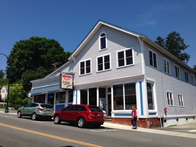 exterior of Mystic Pizza Connecticut