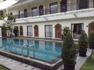 A hotel on Poppies Lane cost: $28