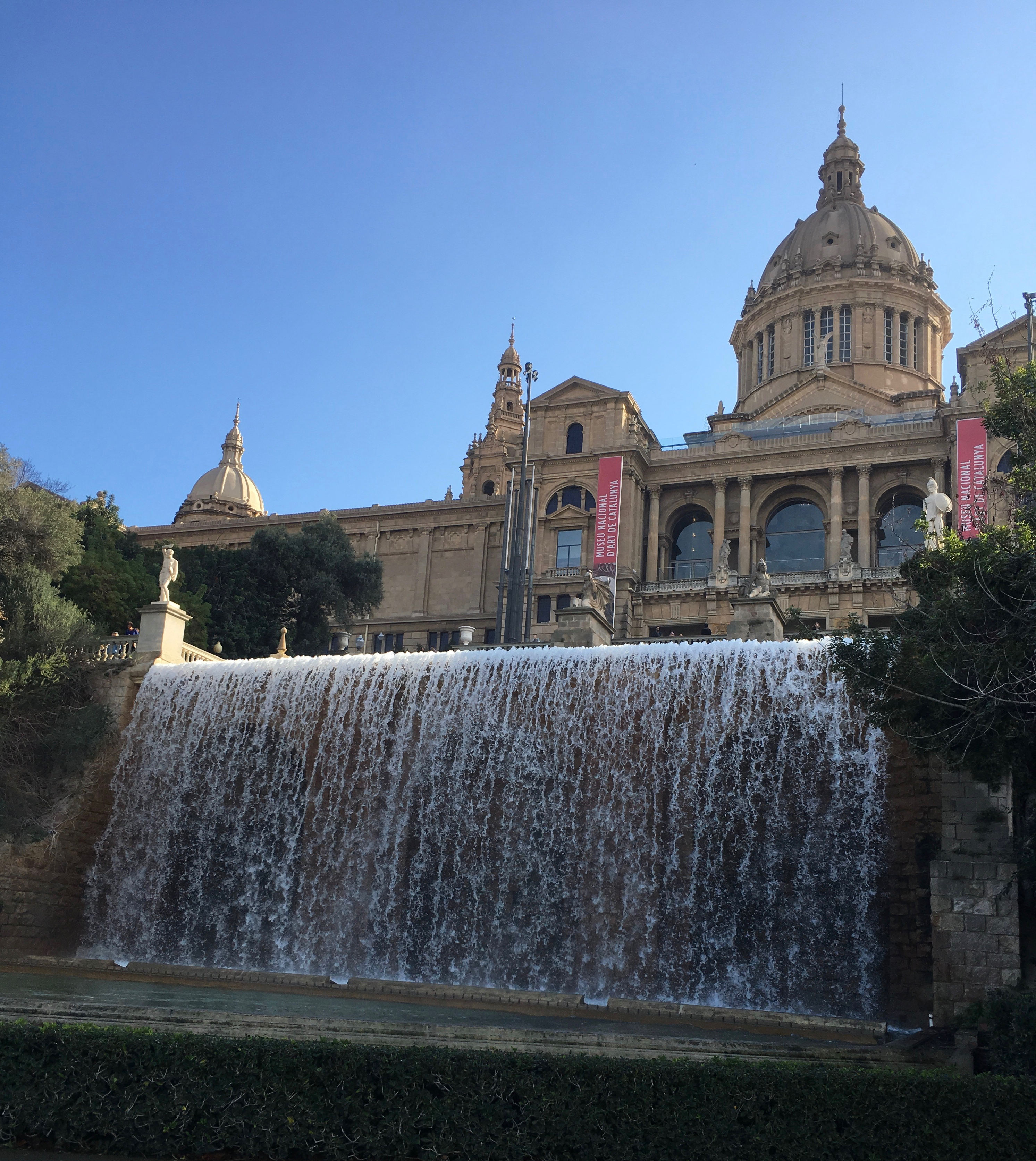 water fountain and exterior of Art Museum catalunya