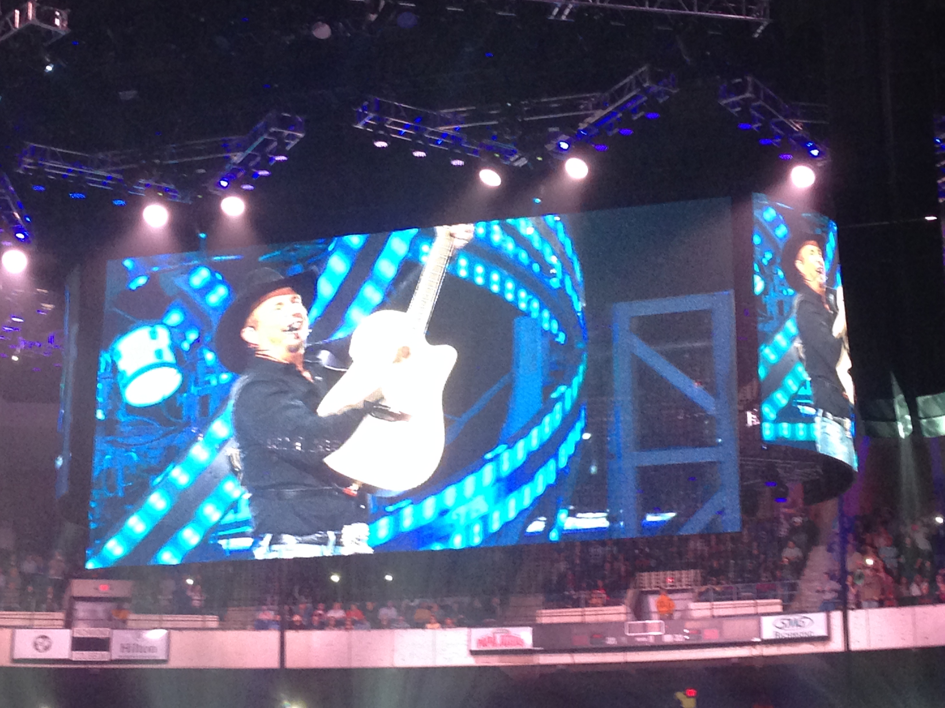 Garth Brooks Takes the Stage in Richmond VA