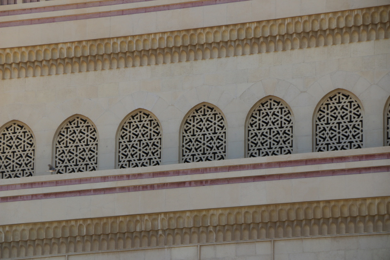 manama mosque bahrain windows